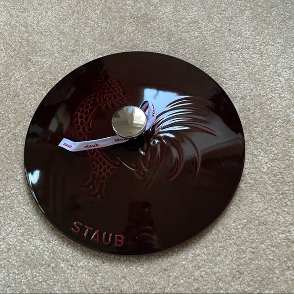 Staub new #24 3-3/4qt Rooster Red - Picture 4 of 16